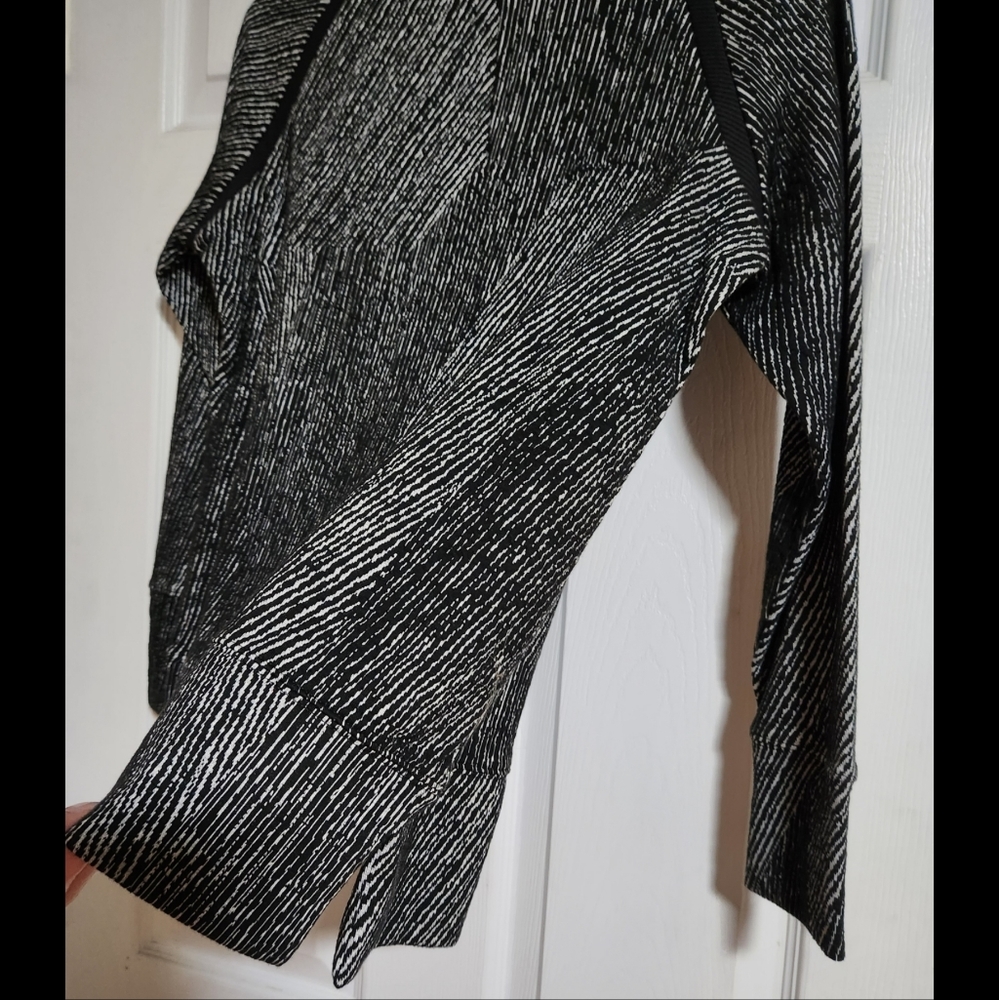 Ladies' Pullover - Picture 3 of 4